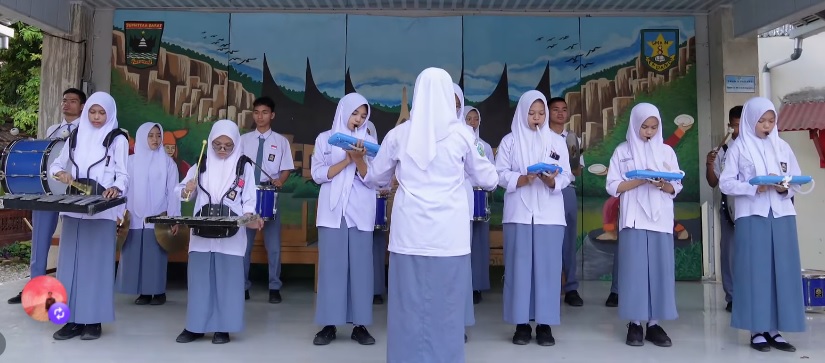UPACARA PERINGATAN HARI LAHIR PANCASILA 1 JUNI 2026 DI SMAN 8 PADANG